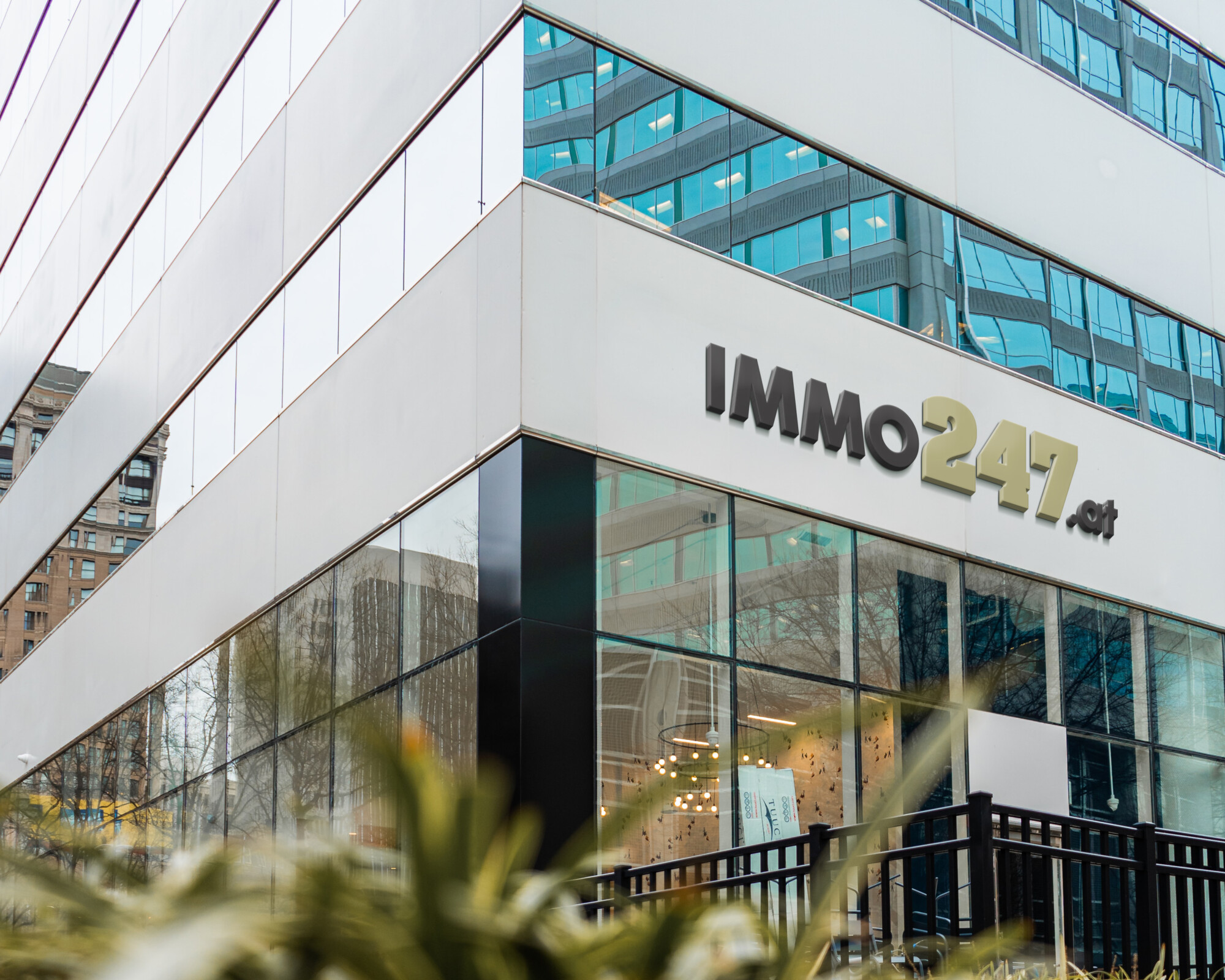 IMMO247 Gebäude mit dem Schriftzug an der Fassade